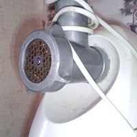 Сломался фиксатор решетки в мясорубке